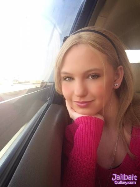 alexamindslave: “are you as addicted to and in love with PORN as it looks?”