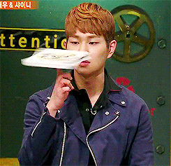 littleshinee-deactivated2017050:Onew's amazing skill. (ﾉ◕ヮ◕)ﾉ*:･ﾟ✧