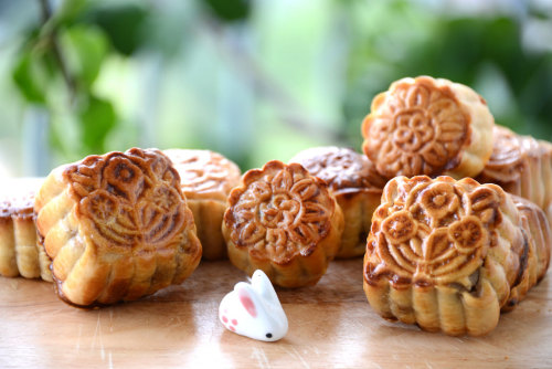 vacilandoelmundo: Happy Mid-Autumn Festival ٩(^‿^)۶ The festival is traditionally celebrated on the 