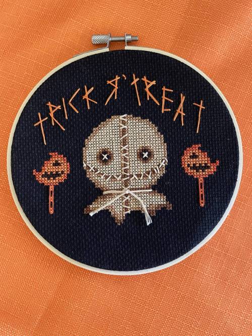 Porn crossstitchworld:  Spooky Sam 🎃 by  LilLadyBug photos