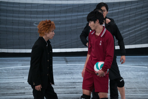fencer-x:megumi86:Haikyuu stage play.So this pic:was so cool, because they then segued into some cho