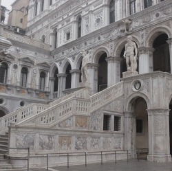 starfaell:  rustofstardust: around the world:  venice, italy  @therepublicofletters 