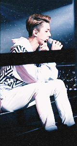 oshx:  bcosh: &ldquo;during peter pan sehun sat facing the fans and sang” 
