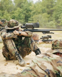 fnhfal:  U.S army sniper.