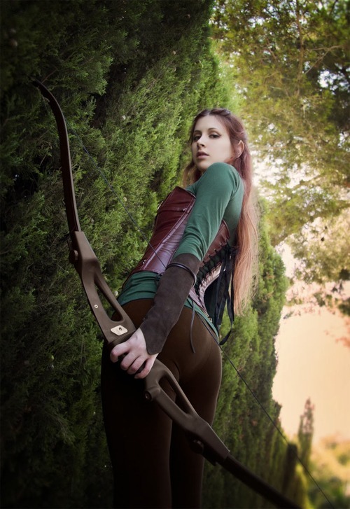 brain-de-geek:  Tauriel from The Hobbit: The Desolation Of Smaug by EstelaVampyra http://braindegeek.com/2014/01/02/tauriel-from-the-hobbit-the-desolation-of-smaug-by-estelavampyra/ 