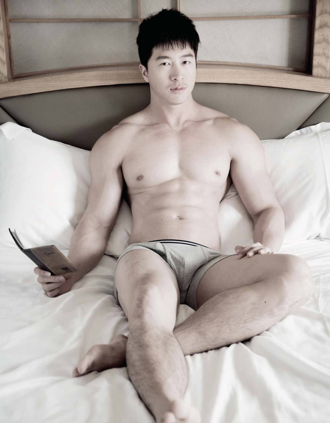 hunkxtwink:  Jason CheeHunkxtwink - More in my archive 