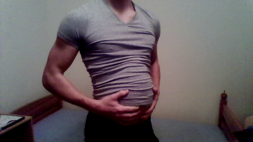 dovakink:  Apparently this is what a massive meaty dinner + 3 litres of smoothie will do to a man.