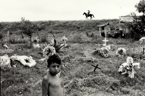joeinct:Mexican Border, Photo by Alex Webb, 1978