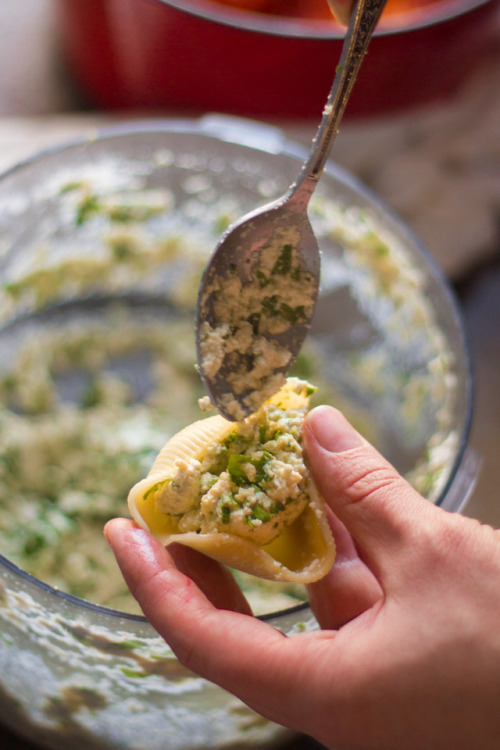 tinykitchenvegan:  Vegan Stuffed Shells Florentine