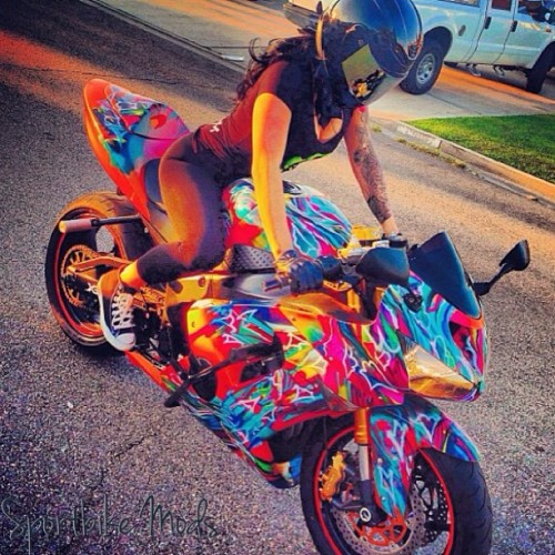 sportbikemods: Dope shot!! Diggin the colorful kawi! Featured shot s/o @mayra_castillo -check out h