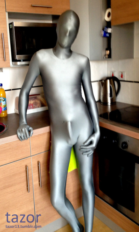 lycladuk: tazor13: Silver Wetlook Zentai :)  Amazing zentai, amazing boner.