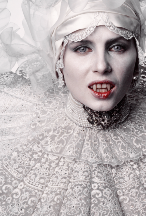 itsblackfriday: vintagegal:  Sadie Frost in Bram Stoker’s Dracula (1992) dir. Francis Ford Coppola  