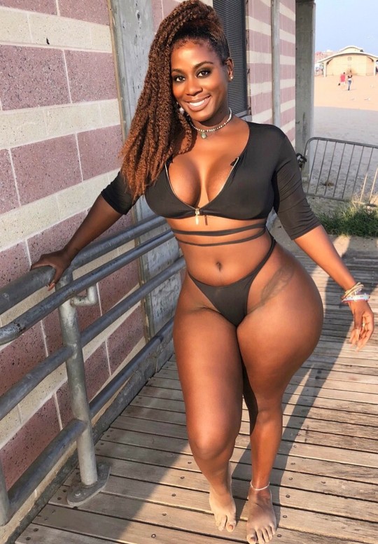 9andmore4you:  kingjazziedad:  DeliciouslySexy. CurvyLicious. BootiDelicious Mami. Ms BeckyStallion 💙❤️💜  Yes