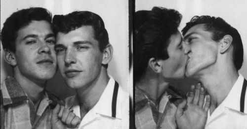 adiratus:Couple in a photo booth, 1953