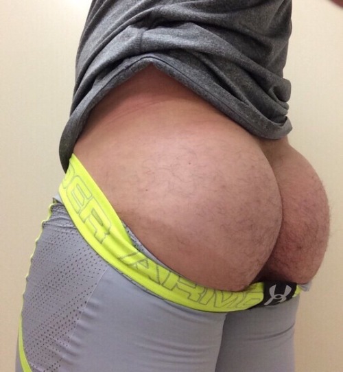 hothunksbubblebutts:  Gym ass  It took around adult photos