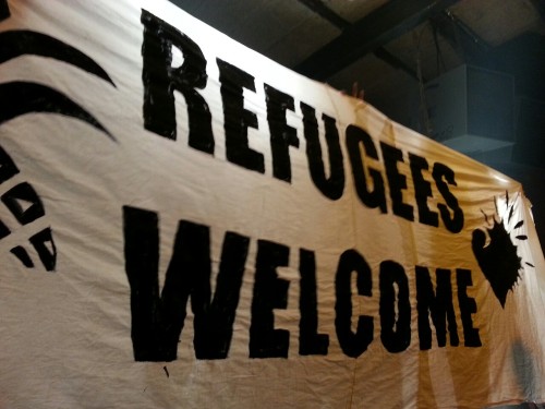 Rote Flora Neonschwarz REFUGEES WELCOME! 