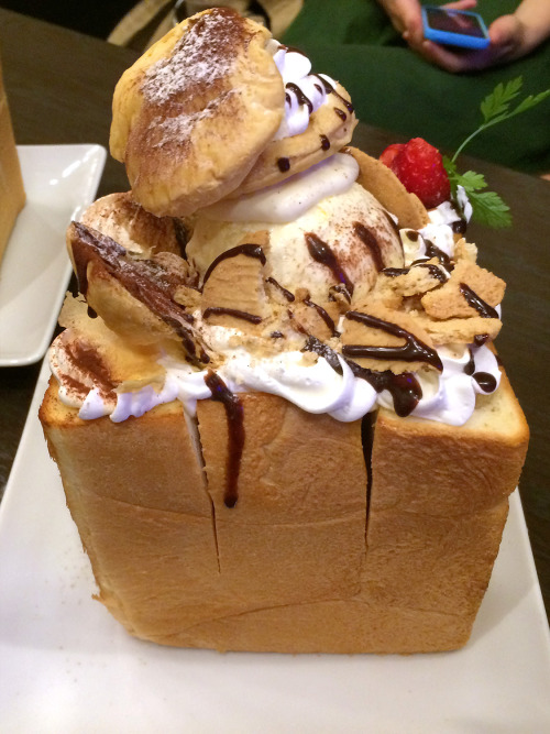 tokyo-fashion:Honey Toast party at Pasela Resorts in Shibuya.