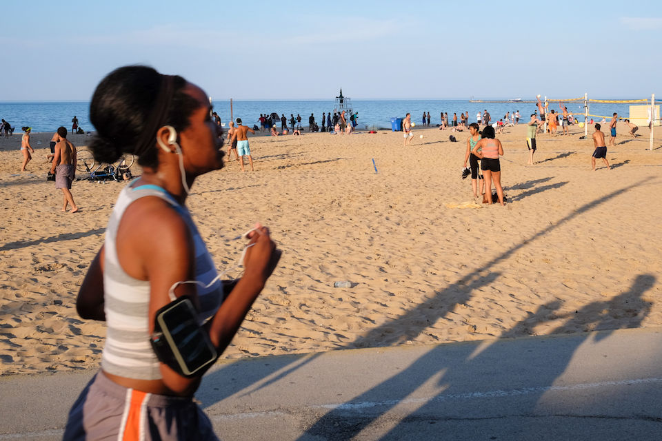 Beach, Chicago, FUJIFILM X-T1, Fun, Jogging, Lake Michigan, Sand, Sea, Streetphotography, Weekend Activities by Francois itier on EyeEm