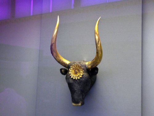 Bull, Mycenaean style* Archaeological museum of AthensOctober, 2008