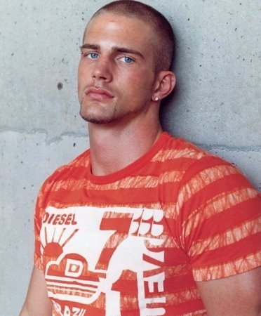 verse-caribbean-dude:  mistamarqui2u:  funandphotos:  Matt Loewen  Whew lawd!!!    Fuck With My Blog ;)   