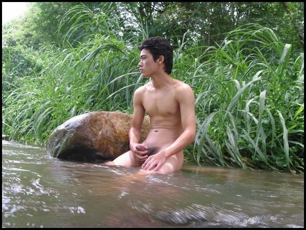 pfdmrman7:  pinoynudistboy1996:  PINOY: kababaryo ko, ligo kami sa ilog, la kasing