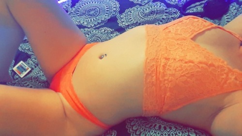 freespirit-trippy-hippy: 🍑 Peaches and cream 🍑   Like what you see? Shoot me a message to ask about my prices! Offerings photos, videos, role play/sexting, premium snapchat, and discounts on all preshot content!   Show me some love with a reblog!