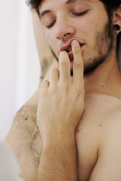rise-up-little-man:  L