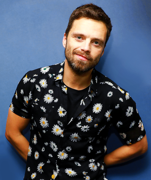 bluesteelstan:Sebastian in florals