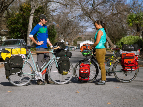 americayall: Meet Dustin and Maggie. Old friends from Philly making their way cross country on bicyc