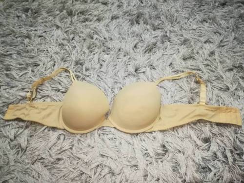sukasuki87: bracollector: owner ni kali ke3 dia bagi bra dia…wife org…sporting…