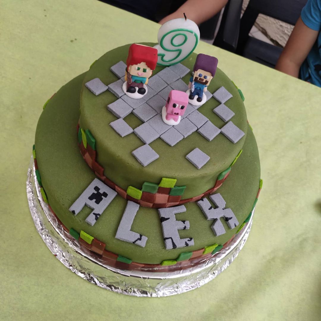 Le blog de ManuSupra — Oeuvre de ma femme: le gâteau Minecraft pour notre