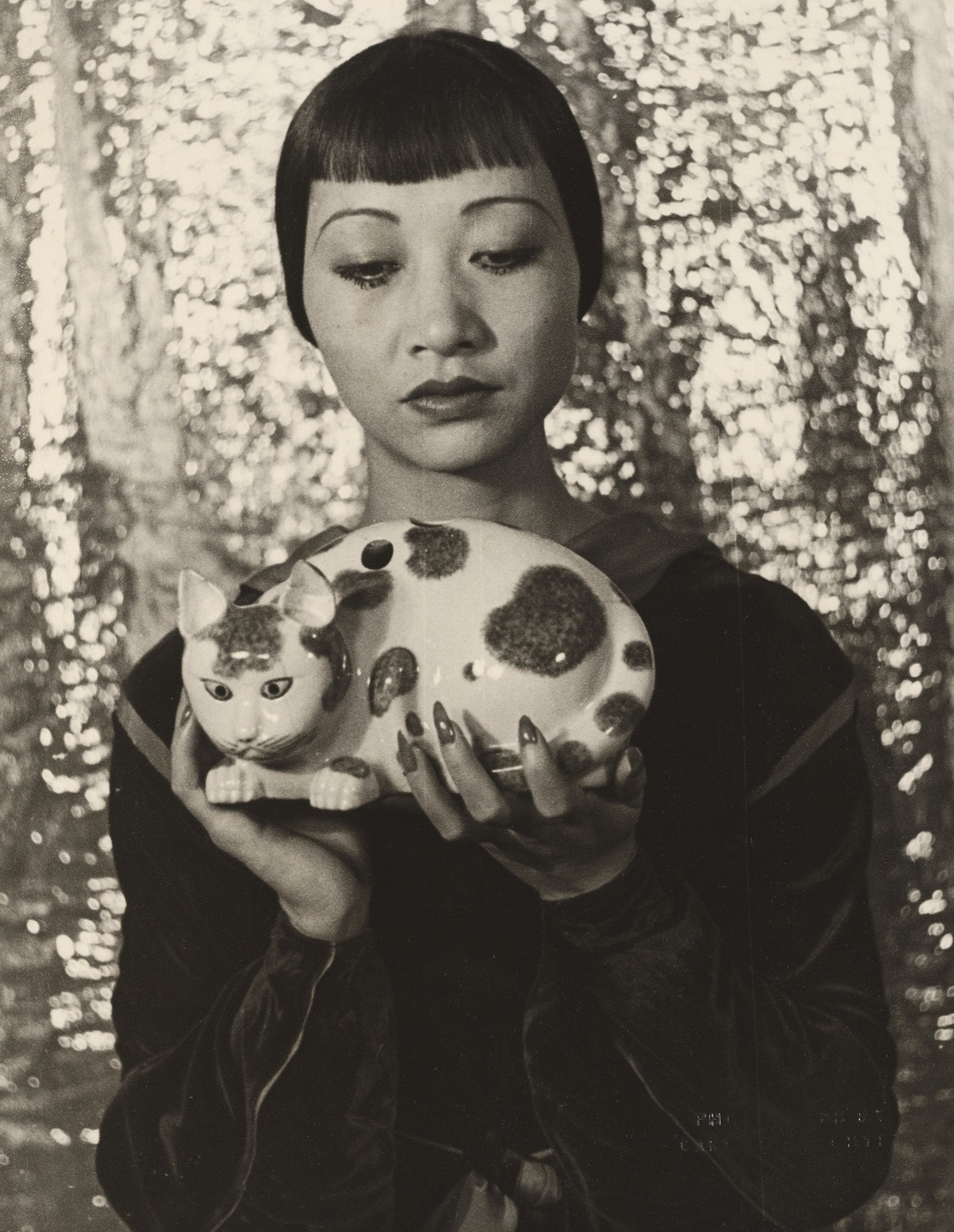 twixnmix:  Anna May Wong photographed by Carl Van Vechten on September 22, 1935.