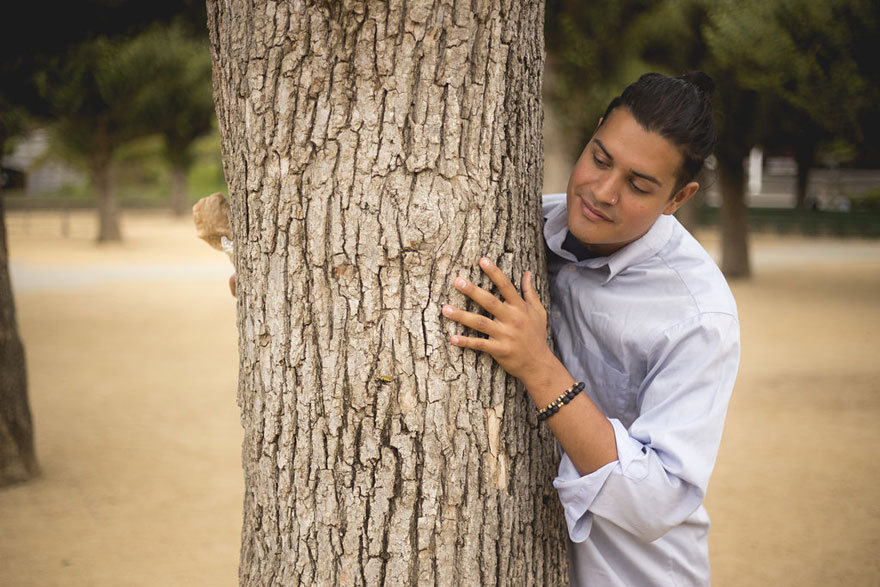 idiotsonfb:    This Guy Took Engagement Photos With A Burrito     Love is love