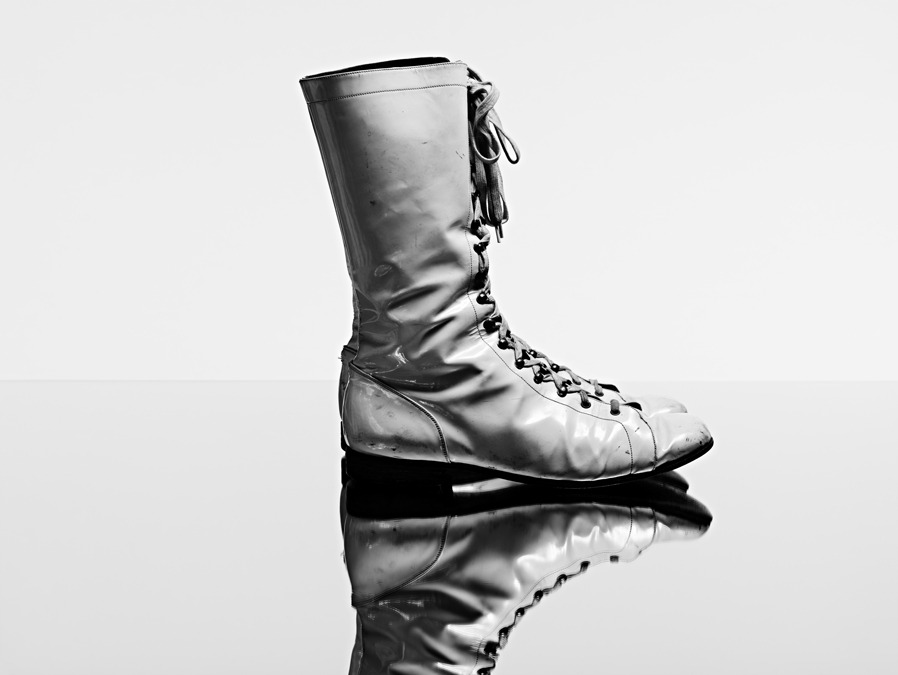 diamondheroes:   David Bowie’s shoes, photograhed by Hedi Slimane. 