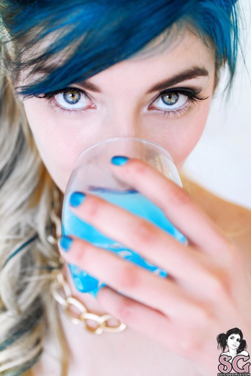 dimeliveswithin:  Holy shit her eyes