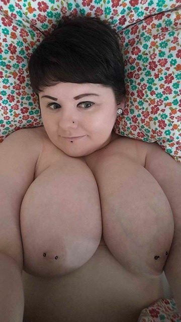 xlboobs:Please share my boobs everywhere? :)