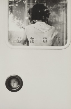 poetryconcrete:  from the series «Tokyo in the 50’s», photography by Ikko Narahara, 1954-58, in Hibiya , Tokyo, Japan.