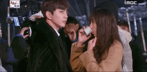 Behind the Scenes: I’m not a Robot / 로봇이 아니야Yoo Seung-ho and Chae Soo-bin shares a drink 
