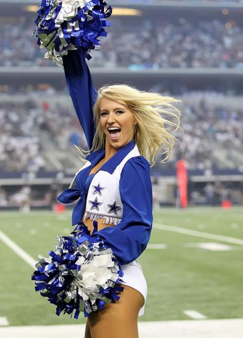 epicfemales:  Cowboys!  Why I would move to TX. ;)