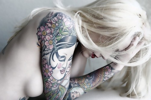hot4tattoobabes:  hot4tattoobabes