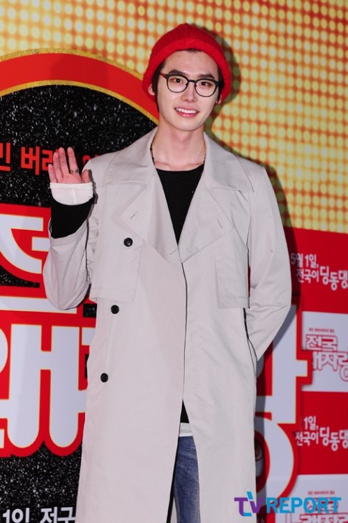 Lee Jong Suk  @ &ldquo;National Singing Contest&rdquo; VIP Premiere in Lotte CinemaThat