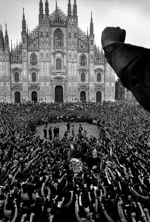 L'Aprile Rosso del 1975Claudio Varalli 18 anni, Mov. Studentesco, Milano, 16 aprile 1975.Giannino Zi