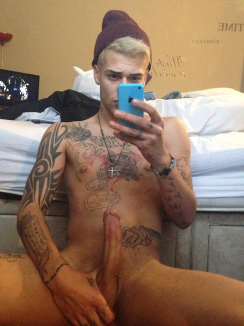 collegecock:  damnhugecock:  Wanna view more? porn pictures