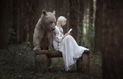 krakovianka:  Slavic girl with a bear, photos from Verbena Lafleur 