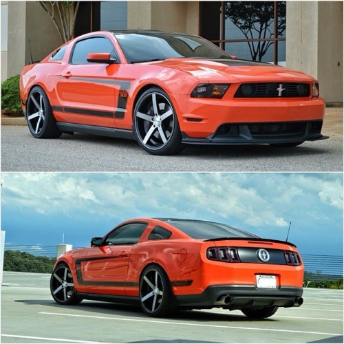 Hey ! ☀️ _ Pic by/Owner: @black_on_boss _ &lsquo;11 Ford Mustang Boss 302 ! _ ➡️ #musclecarspict