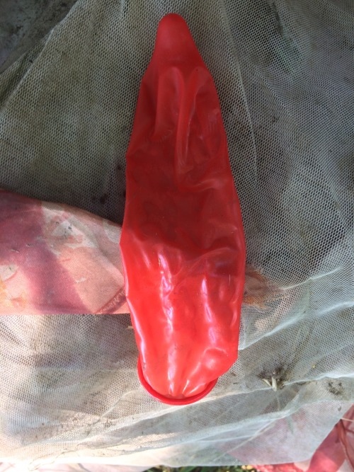 This is, by far, the coolest condom that I’ve seen!At first, I thought it’s a balloon!