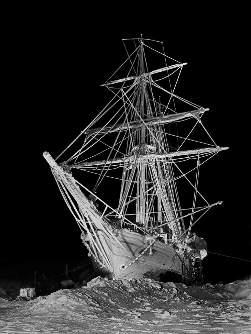 gacougnol:Frank HurleyFlashlight taken during the Polar Night, “The Spectre Ship”c. 1911