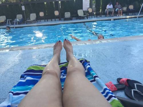 Pool feet