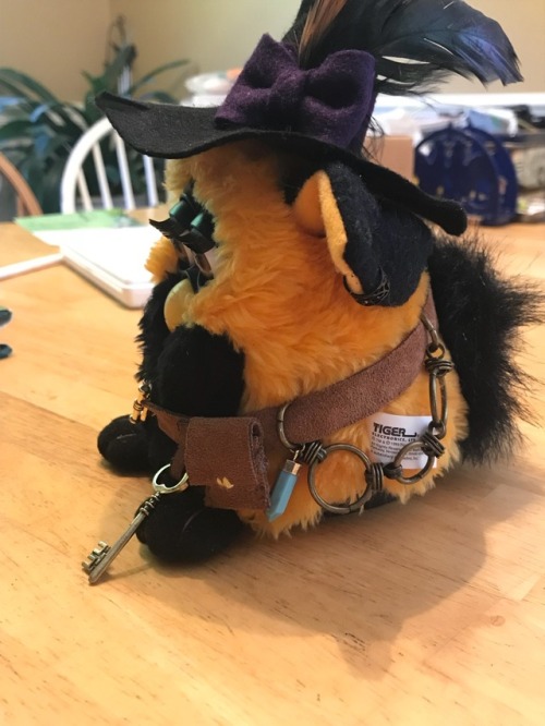 furbeehive:I made Whatchamacallit a little belt! Now they can carry everything they need.