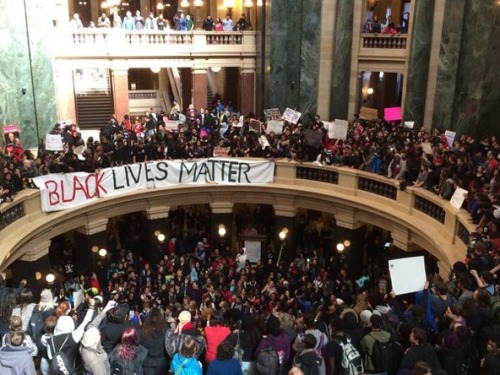 krxs10:Nearly 2,000 People Are Currently Protesting Fatal Police Shooting Of Tony Robinson In Wisconsin.Almost 2,000 students marched in Madison, Wisconsin on Monday to protest the fatal police shooting of an unarmed biracial teenager, while his family